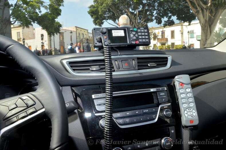 Emisora de un coche patrulla de la Policía Local de Telde (Foto TA)